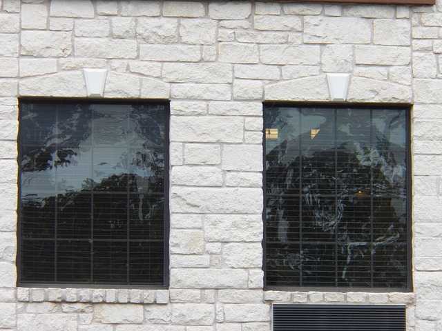 Anti-glare window