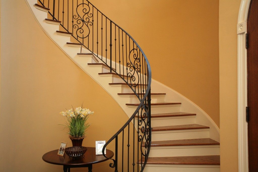 Curved interior stairs