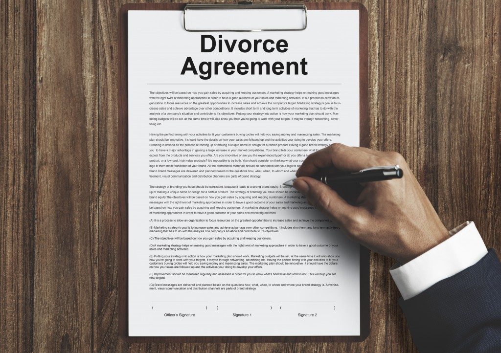 Man signing a divorce agreement