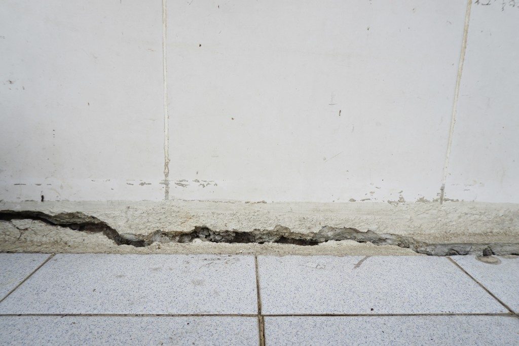 cracked floor concrete