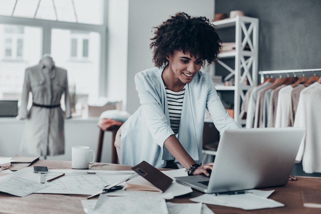 businesswoman working in her desk