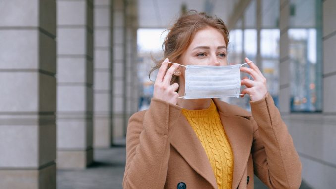 woman wearing face mask