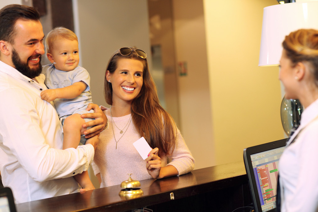 family checking in to a hotel