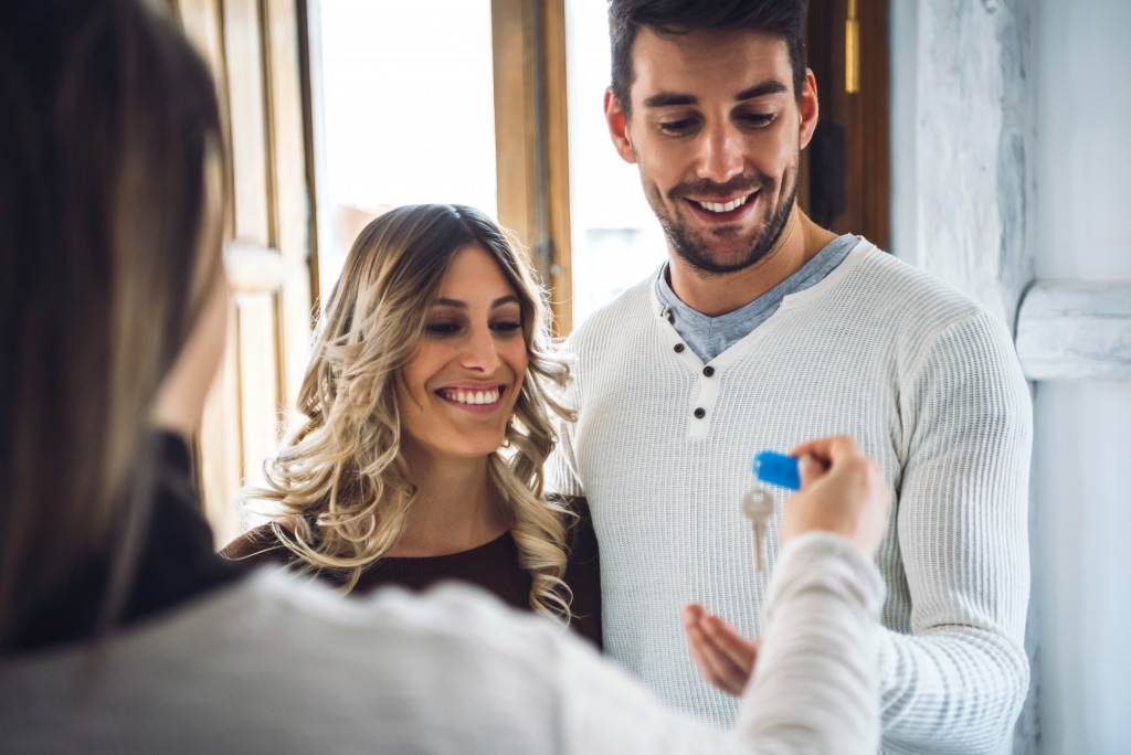 tenants receiving house keys